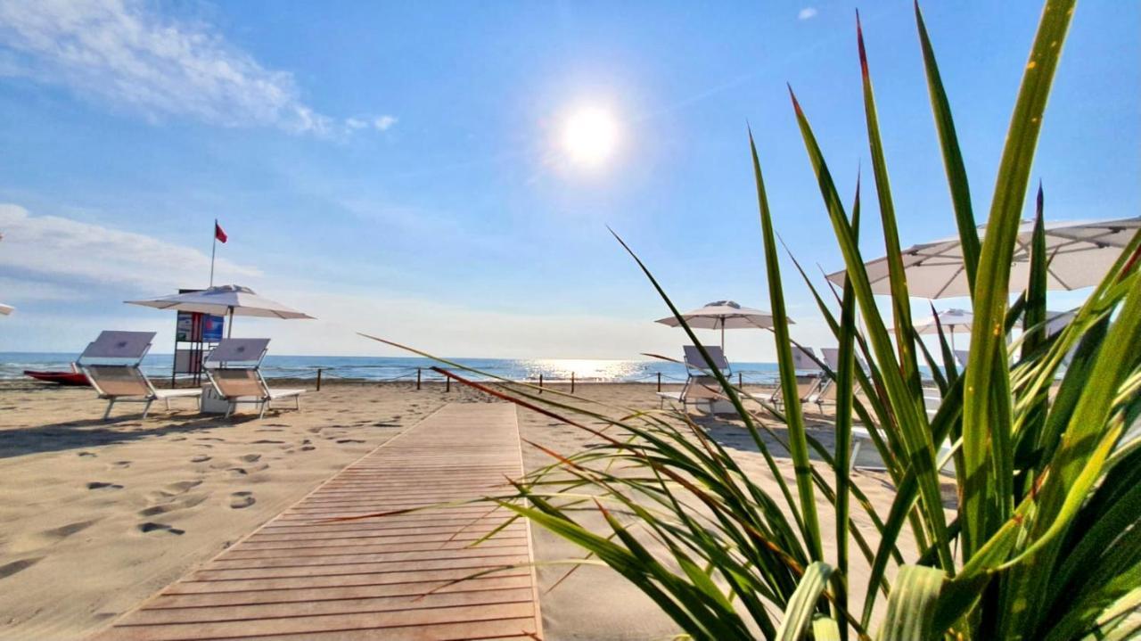 Hotel Saraceno Resort With Private Beach Мілано-Маріттіма Екстер'єр фото